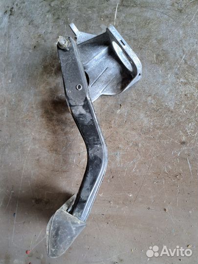 Педаль тормоза на Mercedes W211