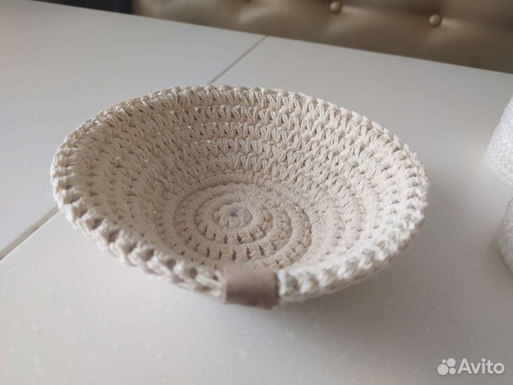 Вязанная конфетница