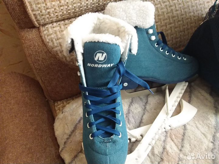 Коньки женские фигурные с мехом, 38 размер