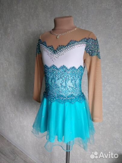 Костюм для выступлений по фигурному катанию