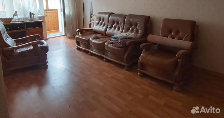Кожаный диван