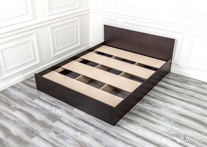 Кровать с матрасом