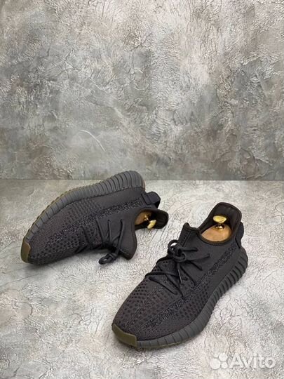 Кроссовки Adidas Yeezy boost 350 v2 В Чёрном