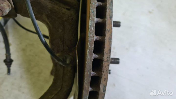 Кулак поворотный передний правый Nissan X-Trail