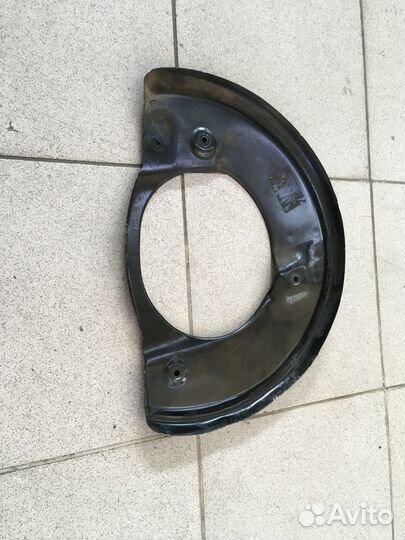 Пыльник тормозного диска передний левый Porsche