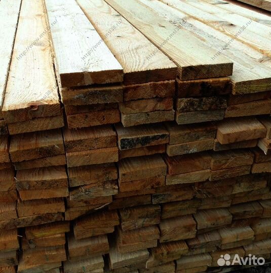 Сосновые доски, природная красота и надежность