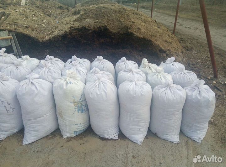 Навоз, перегной в мешках.машиной