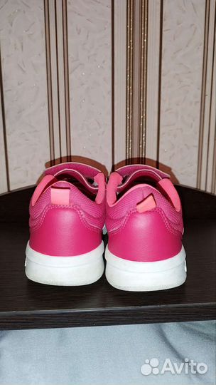 Кроссовки для девочки