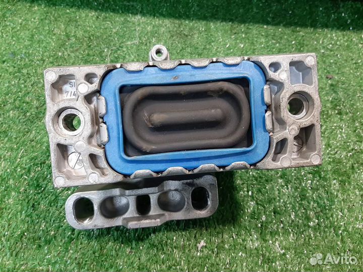 Опора (подушка) двигателя правая volkswagen Toura