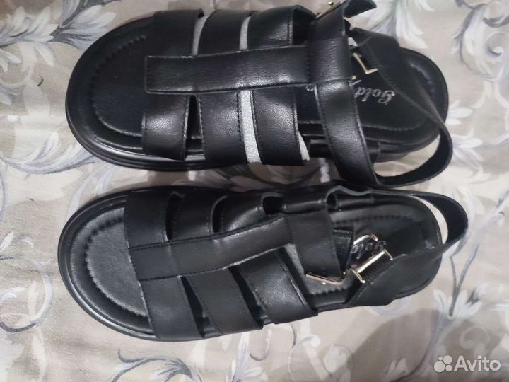 Большой пакет вещей и обуви для девушки