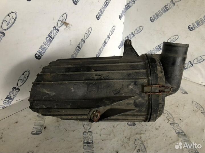 Корпус воздушного фильтра на Mazda Bongo Friendee