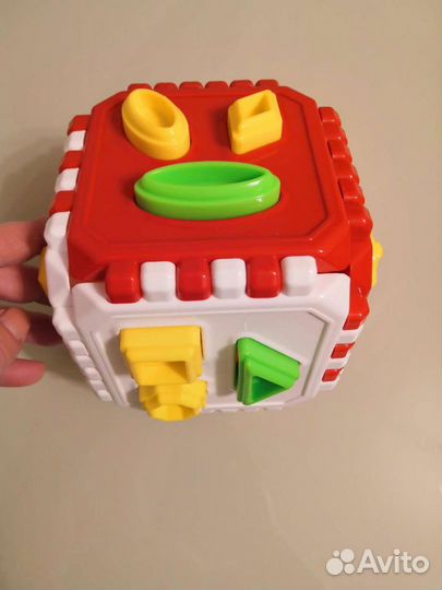 Развивающий кубик-сортер