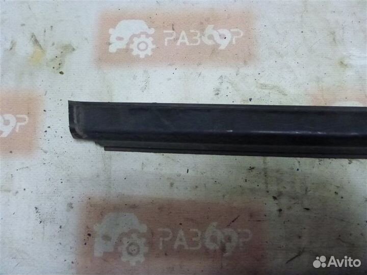 Уплотнитель стекла двери бархотка передний правый