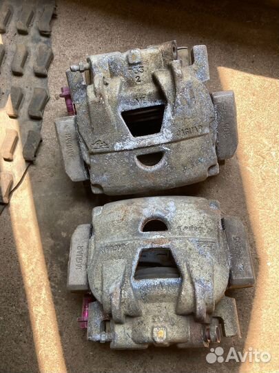 Суппорт передний левый правый Jaguar 305mm