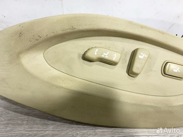 Кнопки регулировки сиденья передние левые Infiniti