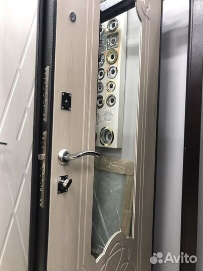 Дверь входная металлическая новая