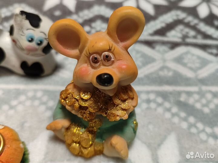 Статуэтки цыплёнок, корова, мишка, кот