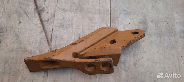 Зуб боковой левый E25 53103209