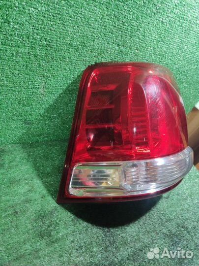 Фонарь задний левый Toyota Land Cruiser 200