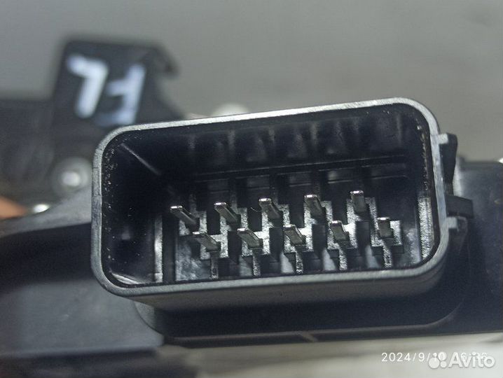 Замок двери левый передний Land Rover Freelander 2