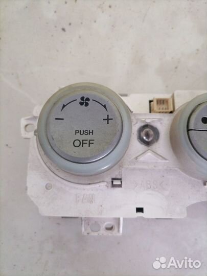 Блок управления климатом Mazda 6GG 2.0