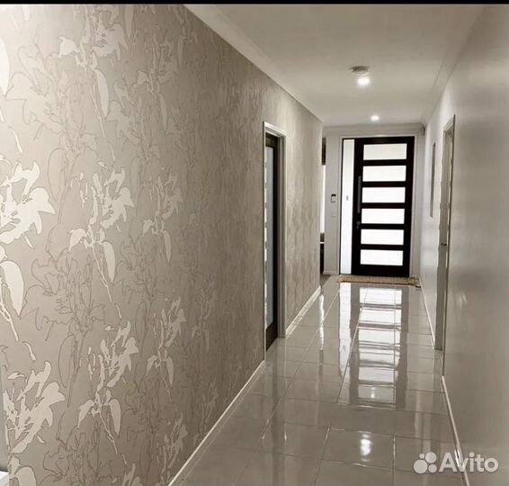 Поклейка обоев и отделка квартир ламинат, багет