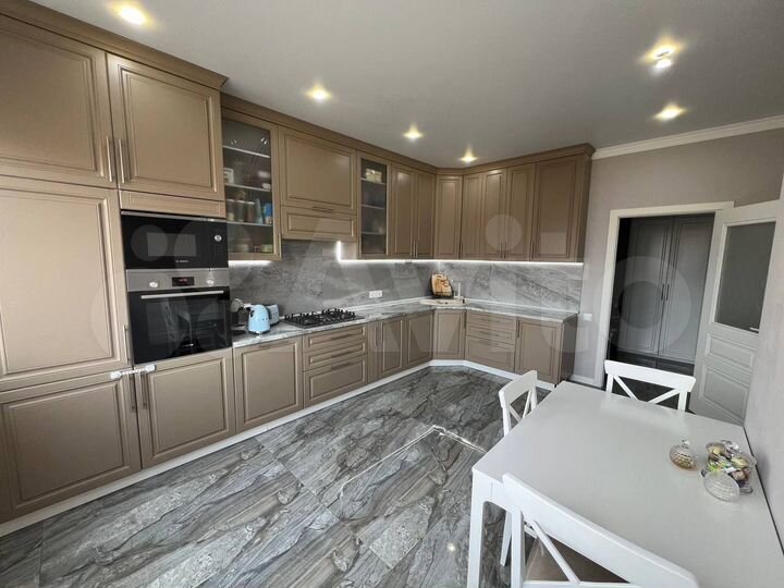 2-к. квартира, 84 м², 8/9 эт.