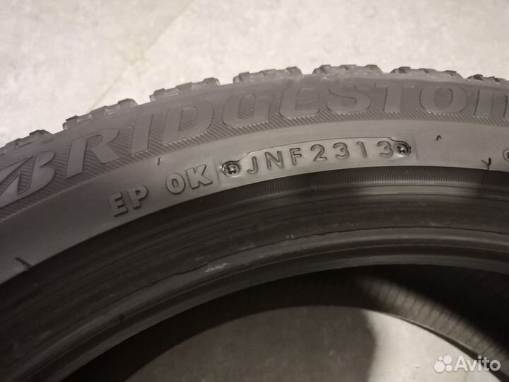 Bridgestone Blizzak VRX 215/45 R17