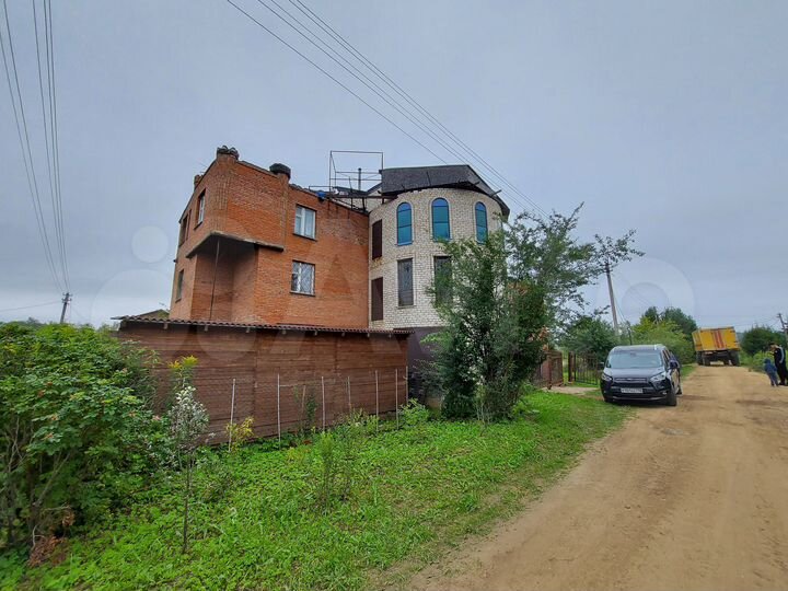 Дом 340 м² на участке 11 сот.