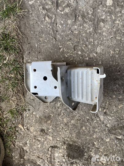 Кранштейн заднего услетеля Mitsubishi Outlander 3