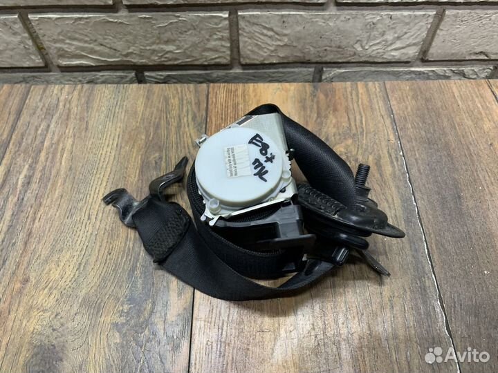 BMW 1-Series E87 Ремень безопасности передний