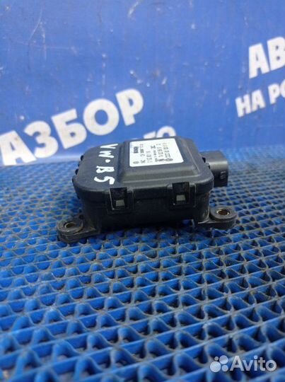 Моторчик заслонок отопителя Volkswagen Passat B5