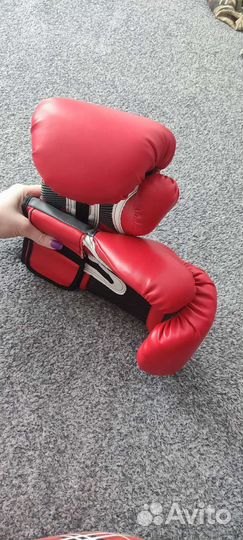 Боксерские перчатки everlast 10 oz