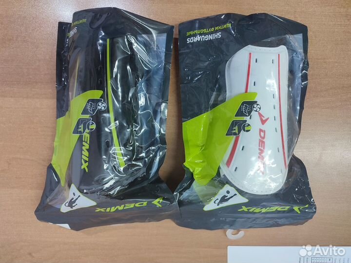 Продам щитки футбольные