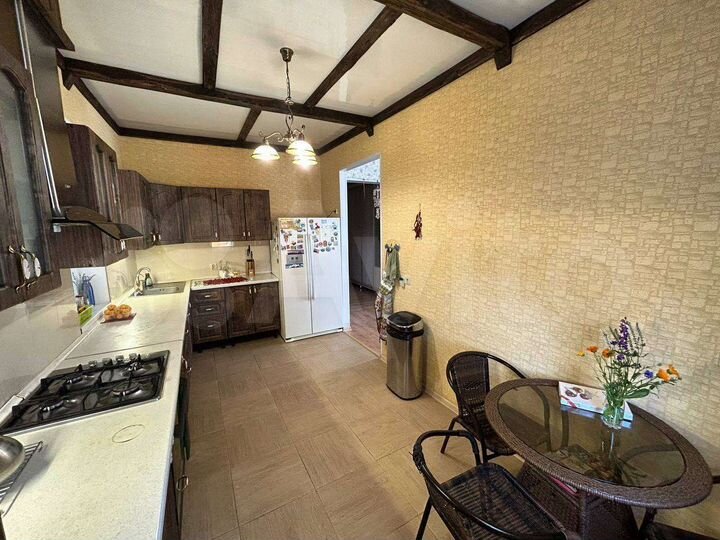 Дом 180 м² на участке 12,2 сот.