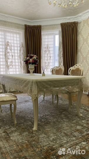Стол со стульями