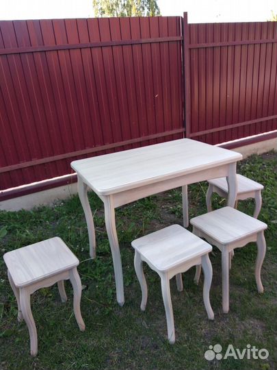 Стол деревянный с табуретами