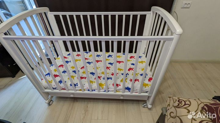Детская кроватка
