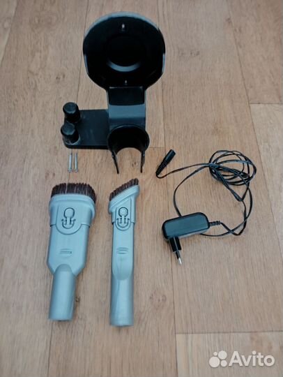 Пылесос Redmond RV-UR370