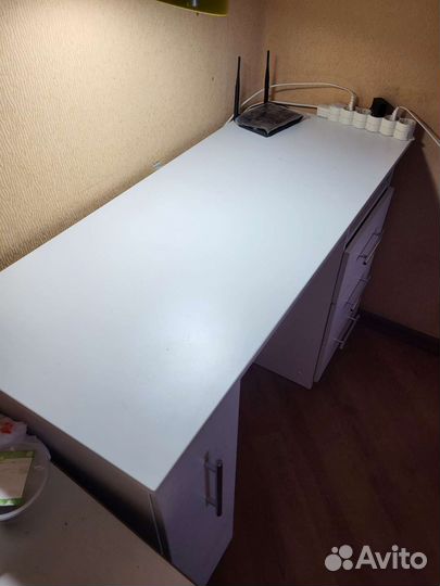 Маникюрный стол бу