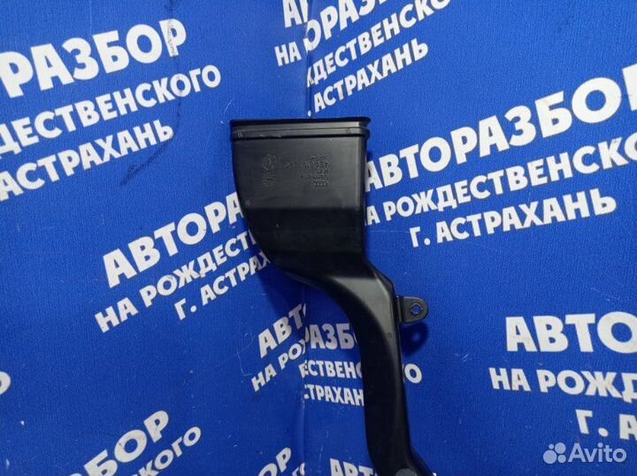 Воздуховод Audi A8D3 седан 2005