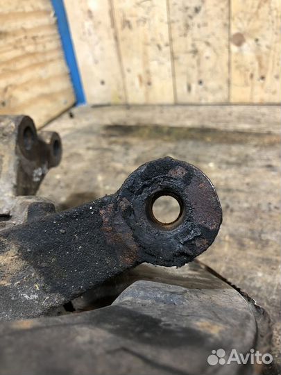 Поворотный кулак правый Toyota Corolla Verso