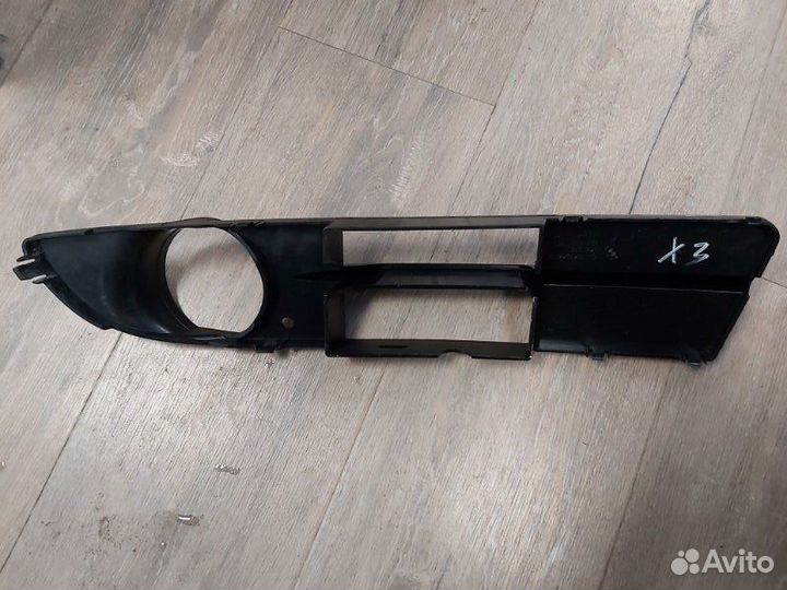 Решетка в бампер правая Bmw X3 2.0D E83 N47 2009
