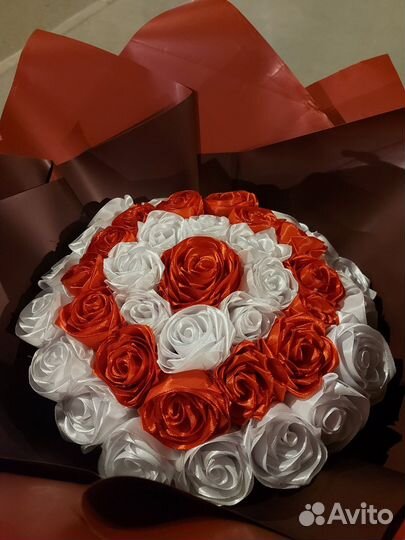 Букет атласных роз