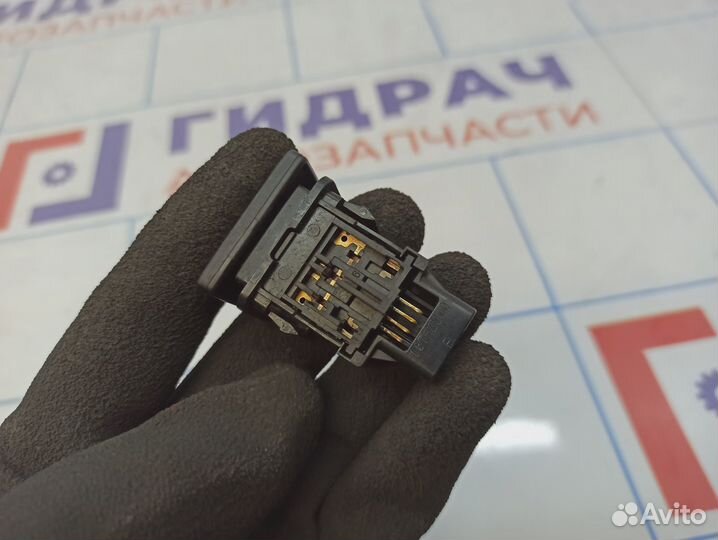 Кнопка открывания багажника Toyota Highlander 2 (XU40) 84930-48050