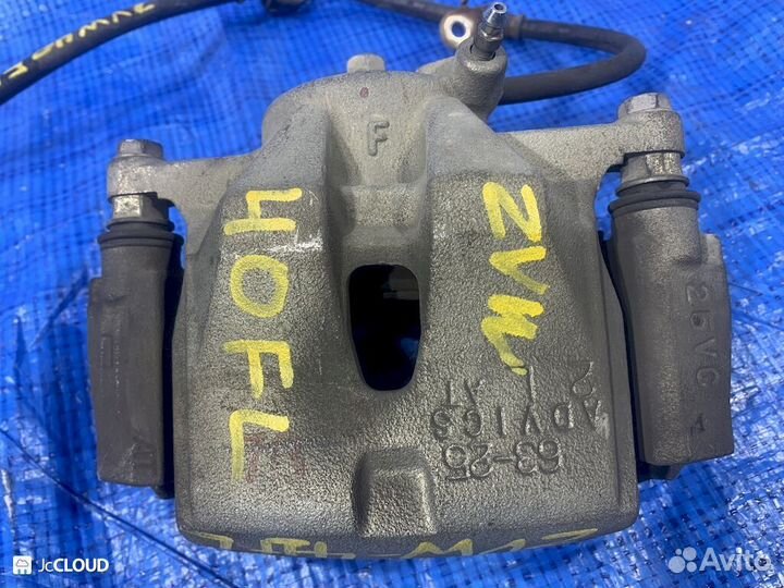 Суппорт на toyota prius alpha ZVW40 2zrfxe