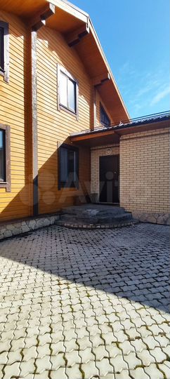 Коттедж 300 м² на участке 20 сот.