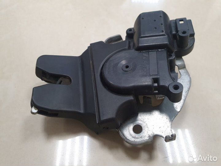 Замок багажника Mitsubishi Lancer CY 4B10 2008