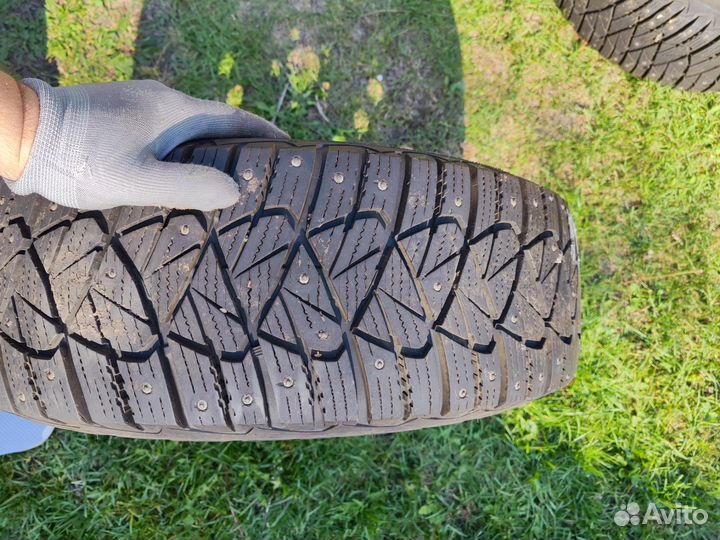 Goodyear Ultragrip 600 215/65 R16 98T