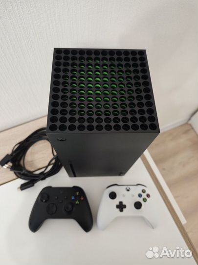 Игровая консоль Xbox Series X + 2 геймпада